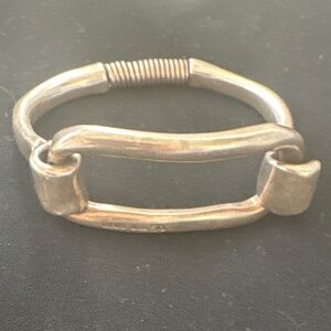 Uno de 50 spring load clasp bracelet